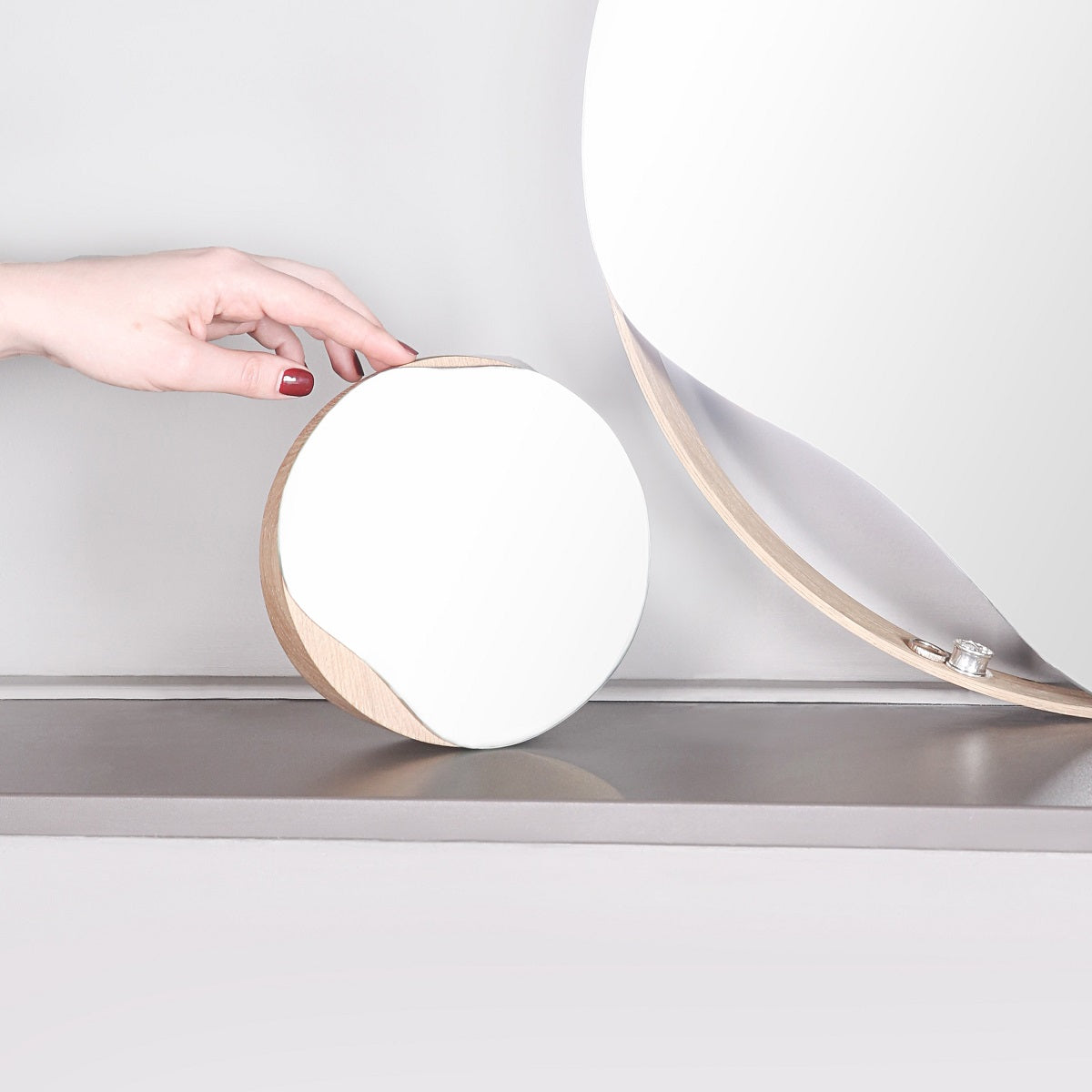 Cosmetic Round Mirror (Oak Wood or Black)